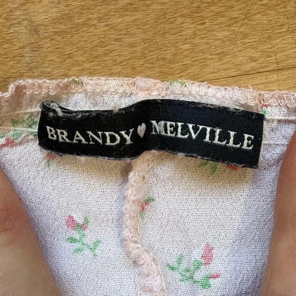 Brandy Melville Floral Romantic Crop Top - Picture 2 of 3
